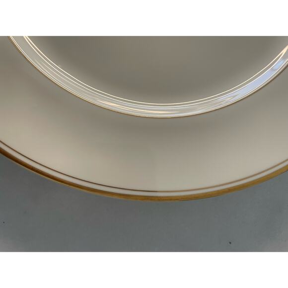 Mikasa Trousdale L2801 Japan-E Ivory China Dinner Plates (2). NEW 10-7/8" - Picture 2 of 5